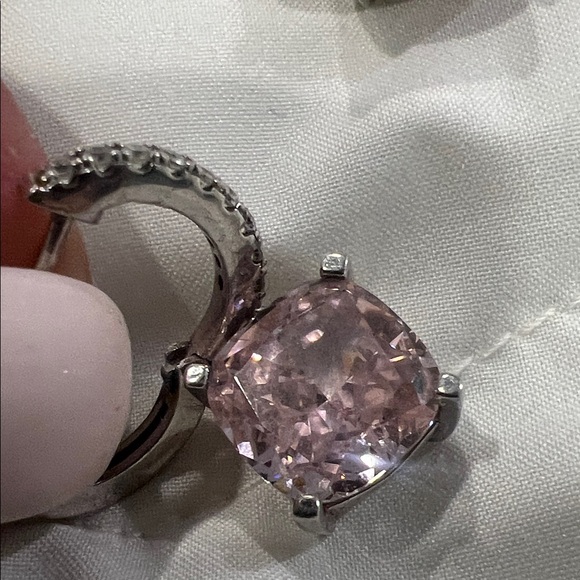 Anna Zuckerman -Argyle Pink Diamond Crystalline Earrings - Picture 4 of 15